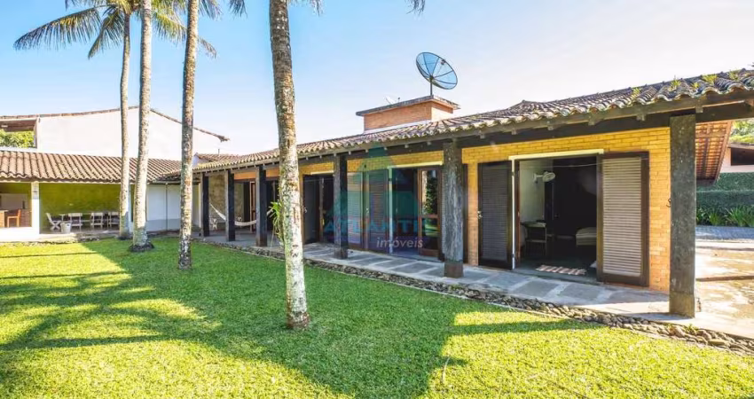 Casa para venda em Condomínio Lagoinha de 300.00m² com 4 Quartos, 2 Suites e 6 Garagens