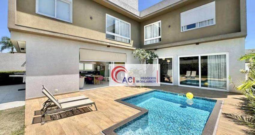 Casa de Condomínio para venda em Granja Viana de 345.00m² com 4 Quartos, 4 Suites e 6 Garagens