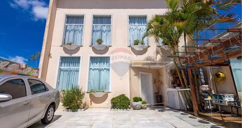 Sobrado para venda em Atuba de 180.00m² com 4 Quartos, 2 Suites e 2 Garagens