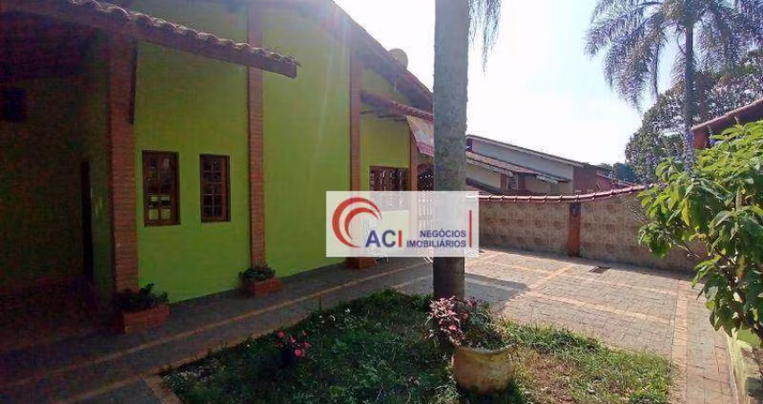 Casa de Condomínio para venda em Granja Viana de 390.00m² com 6 Quartos, 3 Suites e 6 Garagens