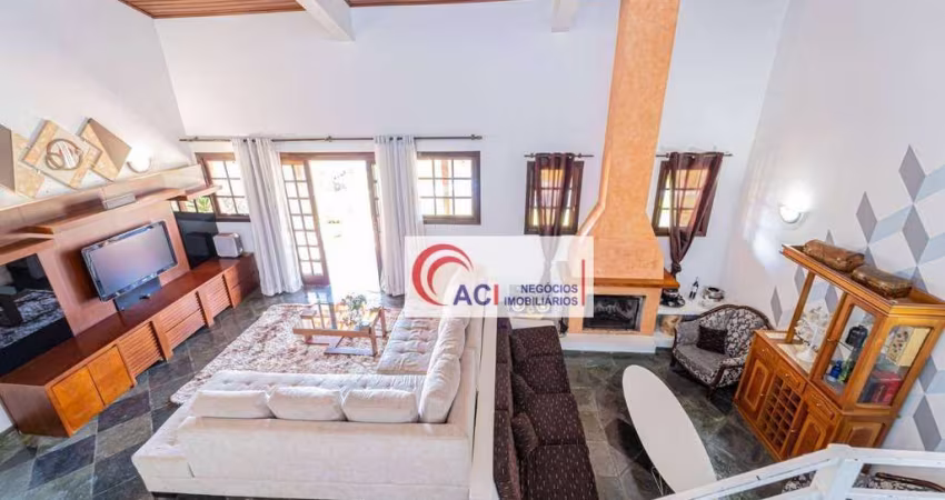 Casa de Condomínio para venda em Granja Viana de 247.00m² com 3 Quartos, 1 Suite e 4 Garagens