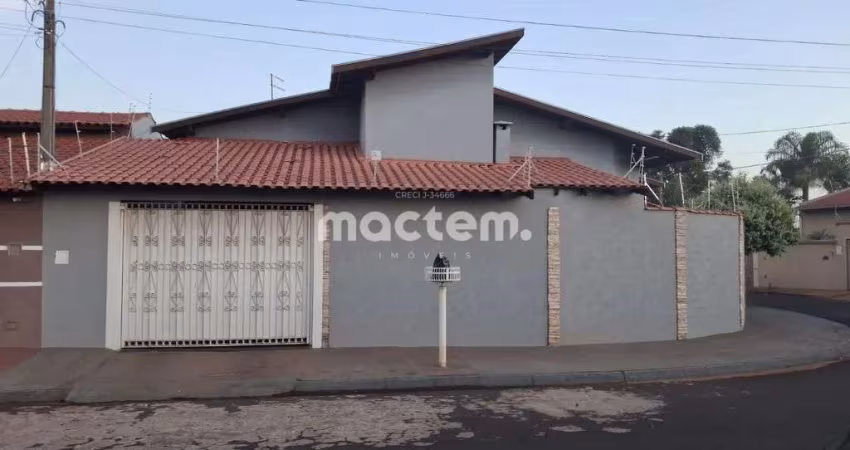 Casa para venda em Jardinópolis de 200.00m² com 3 Quartos, 1 Suite e 2 Garagens