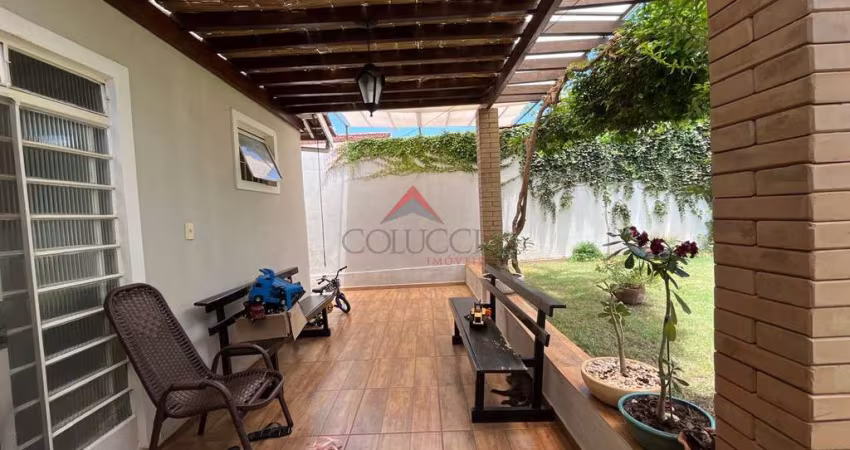 Casa para venda em Iporã de 156.00m² com 3 Quartos, 1 Suite e 4 Garagens