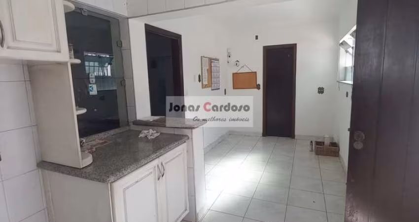Casa para alugar em Vila Lavínia de 240.00m² com 3 Quartos, 1 Suite e 2 Garagens