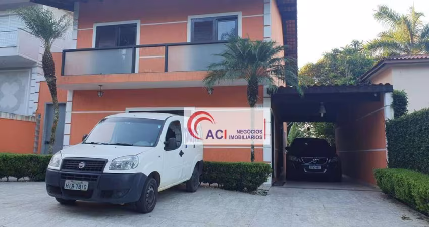 Casa de Condomínio para venda em Granja Viana de 350.00m² com 3 Quartos, 1 Suite e 5 Garagens