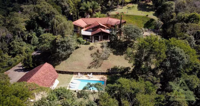 Casa de Condomínio para venda em Cuiabá de 290.00m² com 5 Quartos, 3 Suites e 5 Garagens