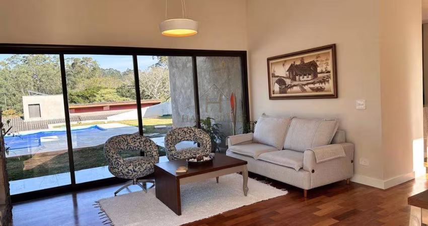Casa de Condomínio para venda em Jardim Indaiá de 240.00m² com 3 Quartos, 1 Suite e 6 Garagens