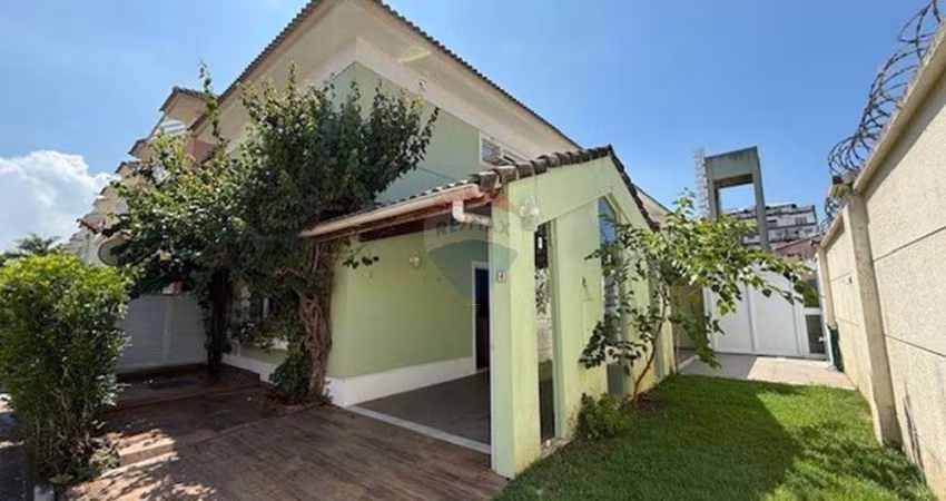 Casa de Condomínio para venda em Recreio Dos Bandeirantes de 107.00m² com 3 Quartos, 1 Suite e 2 Garagens