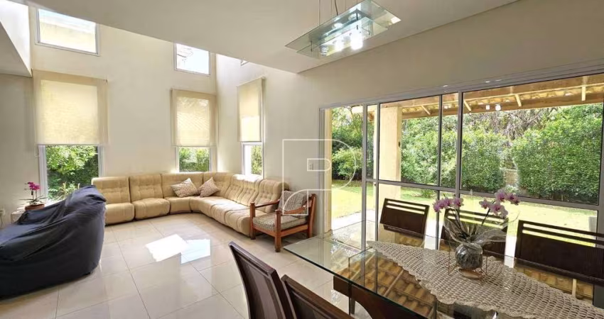 Casa de Condomínio para venda e aluguel em Granja Viana de 294.00m² com 3 Quartos, 3 Suites e 4 Garagens