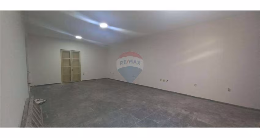 Imóvel Comercial para alugar em Jardim Amanda Ii de 30.00m²