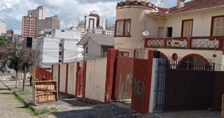 Sobrado para venda em Centro de 630.00m² com 4 Quartos, 1 Suite e 6 Garagens
