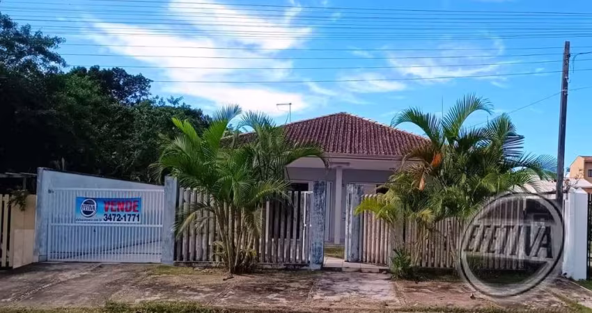 Casa para venda em Guaratuba de 218.00m² com 3 Quartos, 3 Suites e 2 Garagens