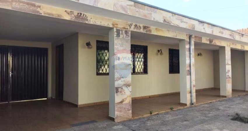 Casa para venda em São Pedro de 178.00m² com 3 Quartos, 1 Suite e 4 Garagens