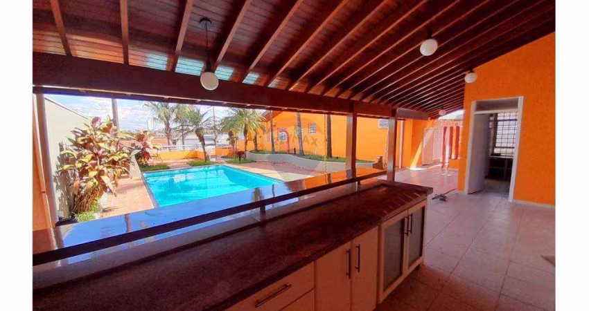 Casa para alugar em Jardim Santa Cruz de 312.00m² com 3 Quartos e 4 Garagens