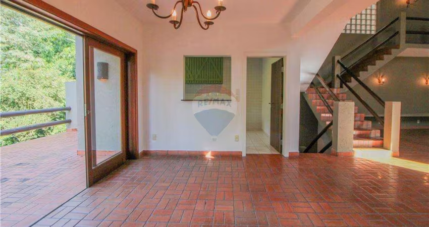 Casa de Condomínio para venda em Granja Olga I de 305.00m² com 5 Quartos, 1 Suite e 2 Garagens