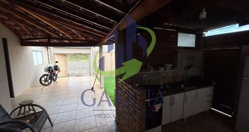 Casa para venda em Jardim Suécia de 200.00m² com 5 Quartos, 1 Suite e 2 Garagens