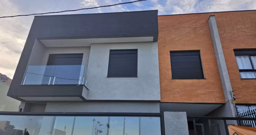Sobrado para venda em Portão de 120.00m² com 3 Quartos, 1 Suite e 2 Garagens