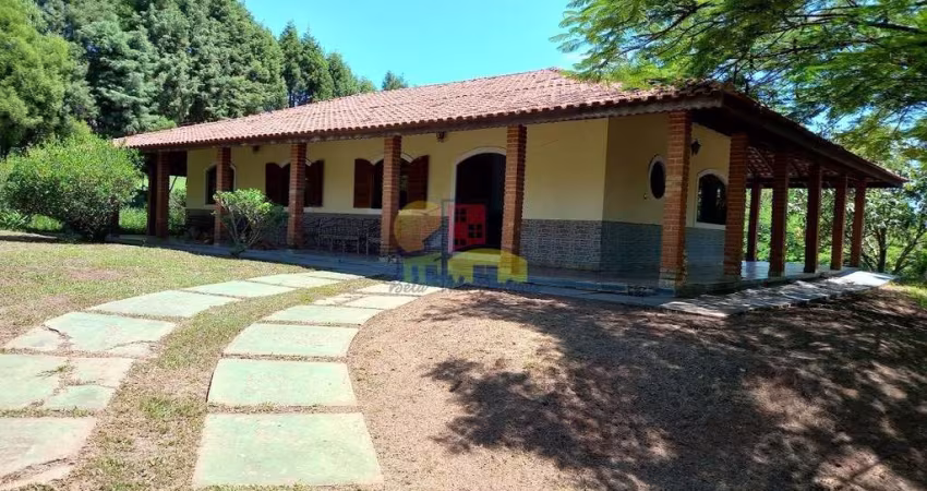 Casa para venda em Chácara Dos Pinhais de 412.00m² com 5 Quartos, 1 Suite e 3 Garagens