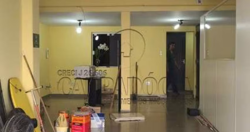 Sala Comercial para venda e aluguel em Centro de 130.00m²