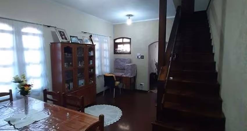 Casa para venda em Vila Camargo de 180.81m² com 3 Quartos, 1 Suite e 2 Garagens