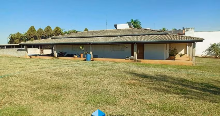 Chácara para venda em Bairro Dos Pires de 360.00m² com 4 Quartos, 3 Suites e 4 Garagens