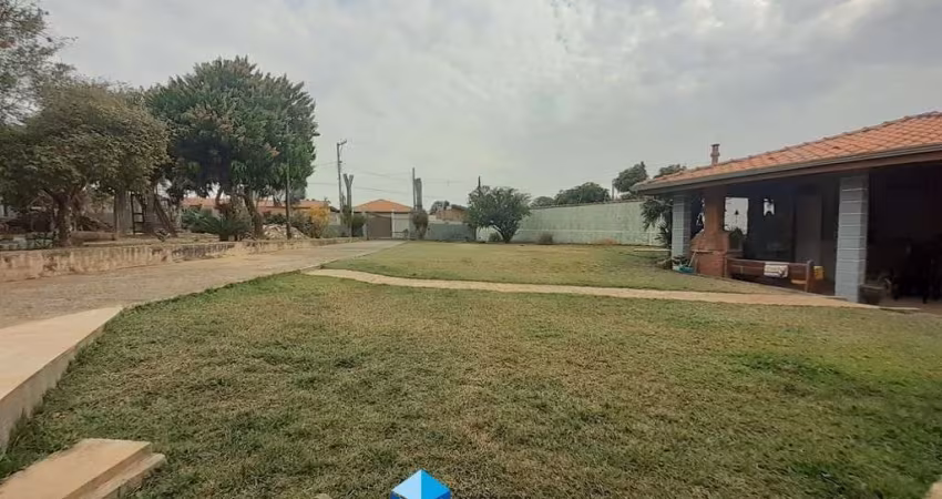 Chácara para venda em Bairro Dos Pires de 1200.00m² com 3 Quartos, 1 Suite e 5 Garagens