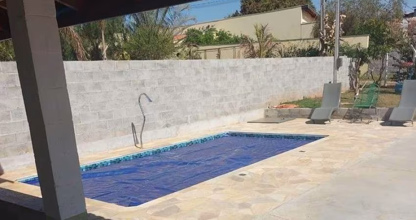 Chácara para venda em Bairro Dos Pires de 150.00m² com 3 Quartos, 1 Suite e 4 Garagens