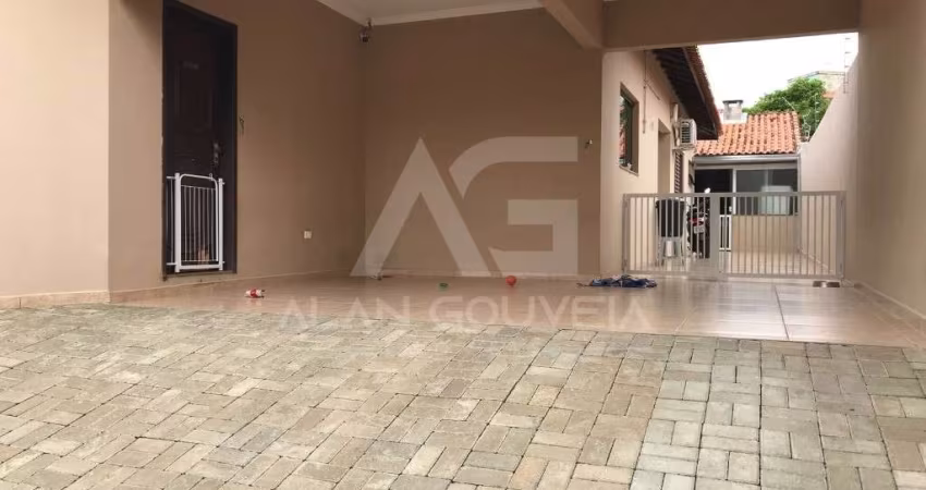 Casa para venda em Parque Ecológico de 260.00m² com 3 Quartos, 1 Suite e 2 Garagens