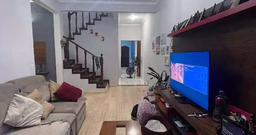 Sobrado para venda em Vila Cintra de 192.00m² com 3 Quartos, 1 Suite e 3 Garagens