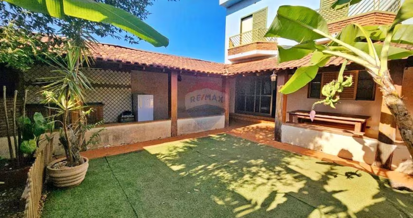 Casa para venda em Parque Dos Bandeirantes de 256.00m² com 5 Quartos, 2 Suites e 4 Garagens