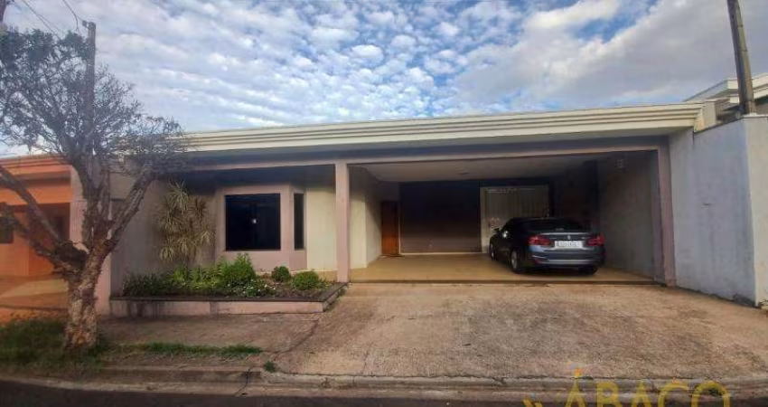 Casa para alugar em Centro de 229.00m² com 3 Quartos, 2 Suites e 4 Garagens