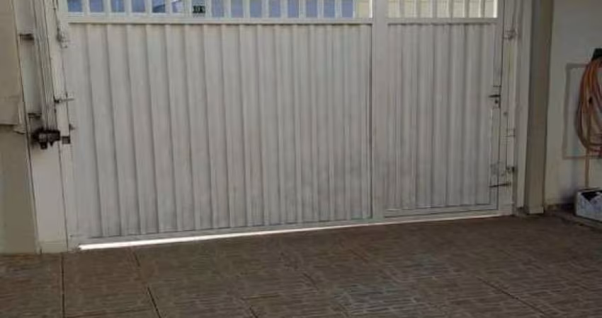 Casa para alugar em Centro de 250.00m² com 3 Quartos, 2 Suites e 4 Garagens
