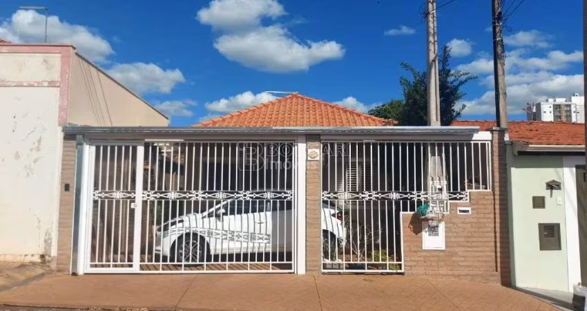 Casa para venda em Centro de 77.00m² com 3 Quartos, 1 Suite e 2 Garagens