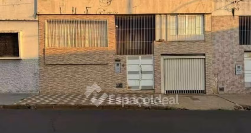 Casa para venda em Centro de 265.00m² com 7 Quartos, 1 Suite e 2 Garagens
