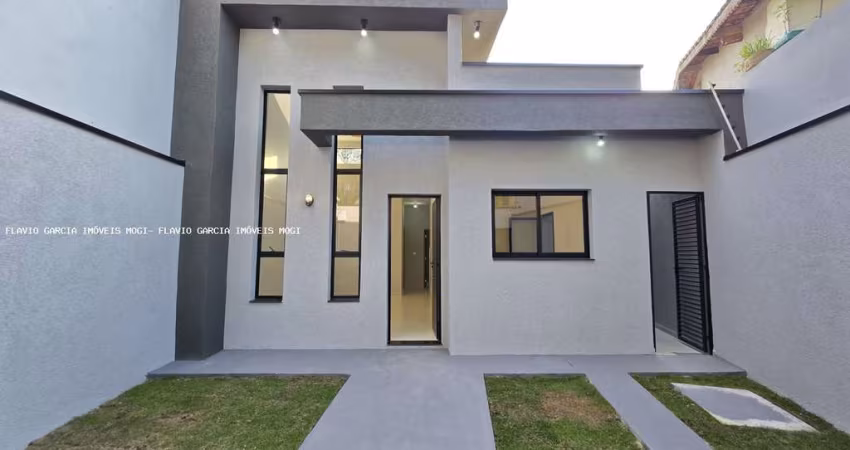 Casa para venda em Jardim Esperança de 158.00m² com 3 Quartos, 1 Suite e 2 Garagens