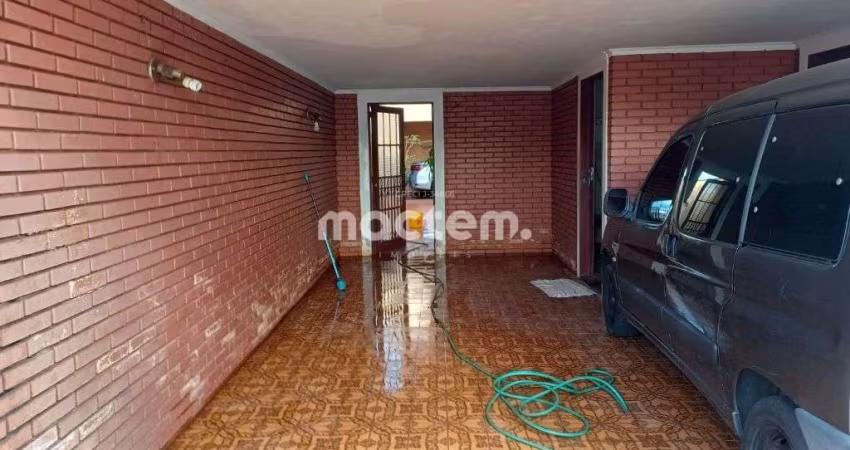 Casa para venda em Jardim Paulista de 231.00m² com 3 Quartos, 1 Suite e 6 Garagens