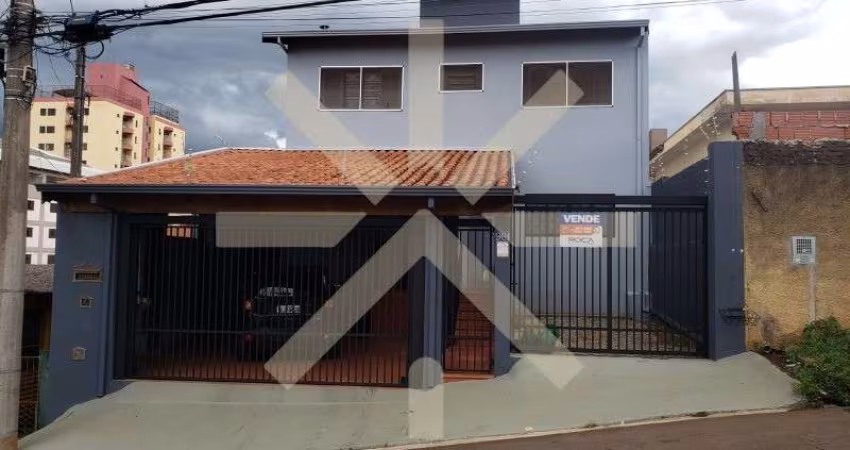 Casa para venda em Centro de 230.00m² com 3 Quartos, 3 Suites e 3 Garagens