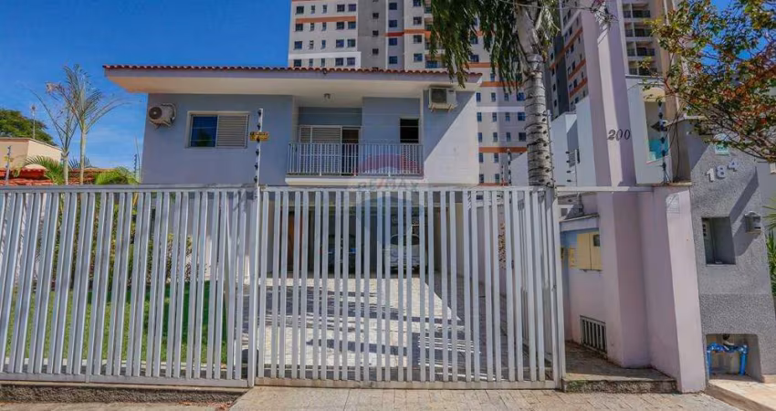 Sobrado para venda em Jardim Helena Cristina de 325.23m² com 3 Quartos, 1 Suite e 3 Garagens