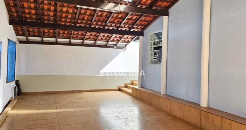 Casa para venda em Núcleo Habitacional Ângelo Perin de 130.00m² com 3 Quartos, 1 Suite e 2 Garagens