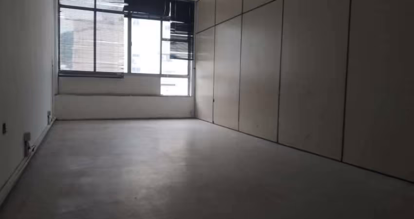 Sala Comercial para alugar em Copacabana de 126.00m²