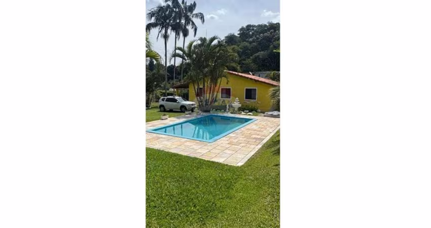 Chácara para venda em Parque Dos Jacarandás de 215.00m² com 4 Quartos e 1 Suite
