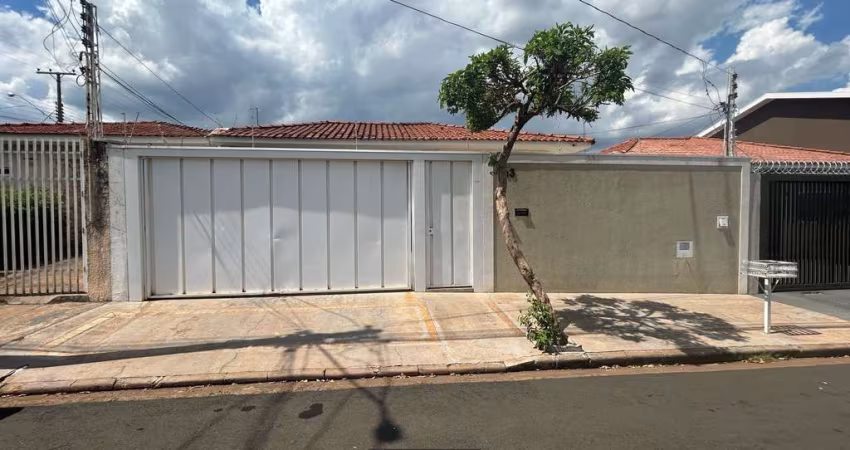 Casa para venda em Jardim América de 280.00m² com 3 Quartos, 1 Suite e 4 Garagens