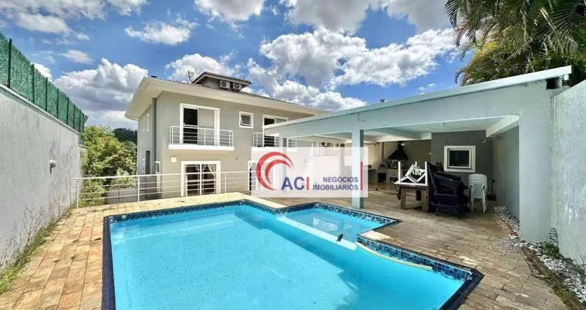 Casa de Condomínio para venda em Golf Village de 400.00m² com 4 Quartos, 2 Suites e 6 Garagens