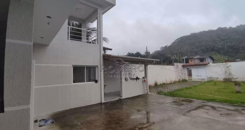 Casa para venda em Sertão Do Meio de 124.00m² com 3 Quartos, 1 Suite e 5 Garagens