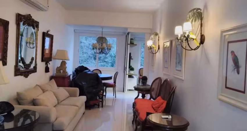 Apartamento para alugar em Copacabana de 100.00m² com 2 Quartos, 1 Suite e 1 Garagem