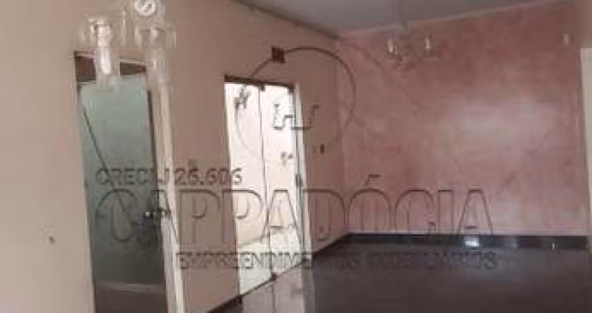 Casa para alugar em Santa Cruz de 350.00m² com 4 Quartos, 2 Suites e 4 Garagens