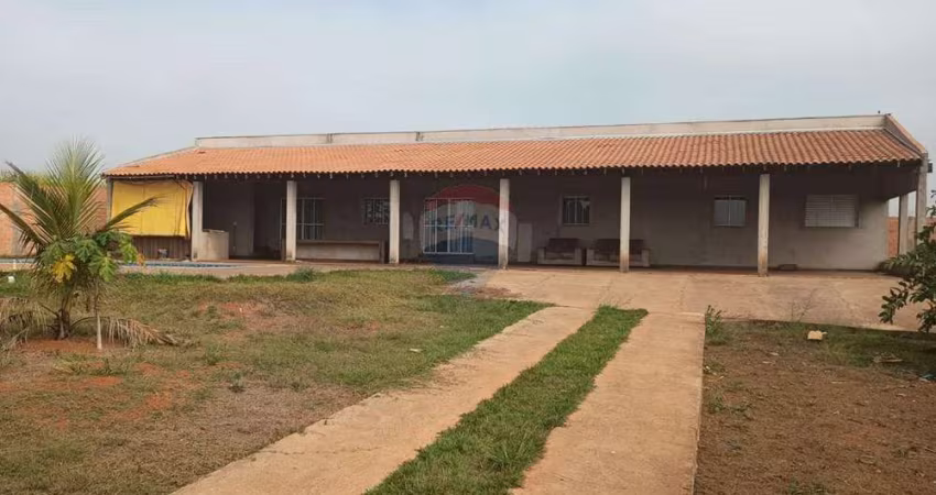 Chácara para venda em Parque Dom Pedro de 1850.00m² com 3 Quartos e 6 Garagens