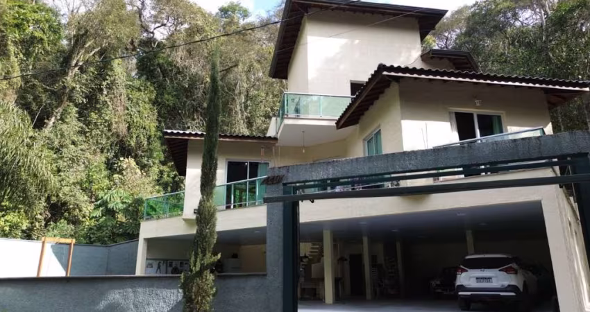 Casa de Condomínio para venda em Caraguatá de 417.00m² com 4 Quartos, 2 Suites e 8 Garagens