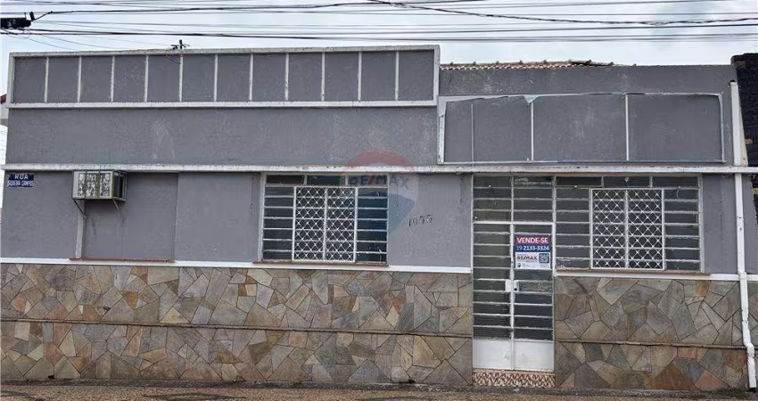 Casa para venda em Centro de 168.00m² com 2 Quartos e 2 Garagens