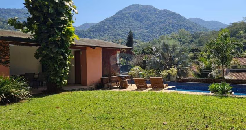 Casa de Condomínio para alugar em Vargem Grande de 280.00m² com 4 Quartos, 1 Suite e 3 Garagens